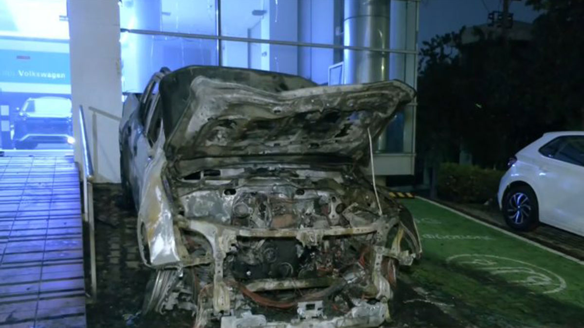 Εμπρησμός η πυρκαγιά σε υπαίθριο χώρο έκθεσης αυτοκινήτων στη Νέα Χαλκηδόνα