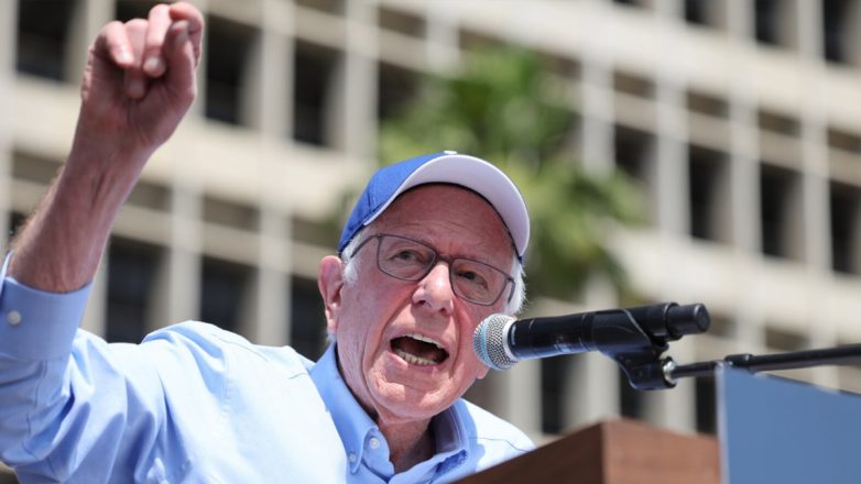 Μπέρνι Σάντερς κατά Μπάιντεν: «Δεν μου αρέσει ο Τραμπ, αλλά πρέπει να έχουμε ασφαλή σύνορα» Μπέρνι Σάντερς κατά Μπάιντεν: «Δεν μου αρέσει ο Τραμπ, αλλά πρέπει να έχουμε ασφαλή σύνορα»