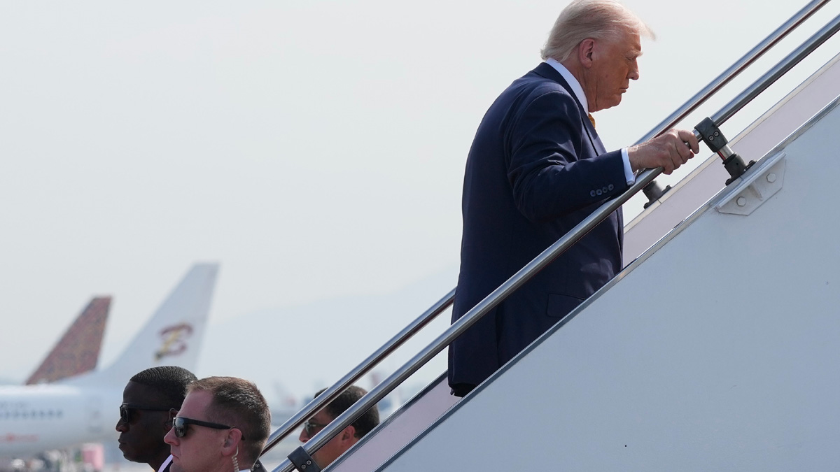 Αναχώρησε για την Ιαπωνία ο Τραμπ