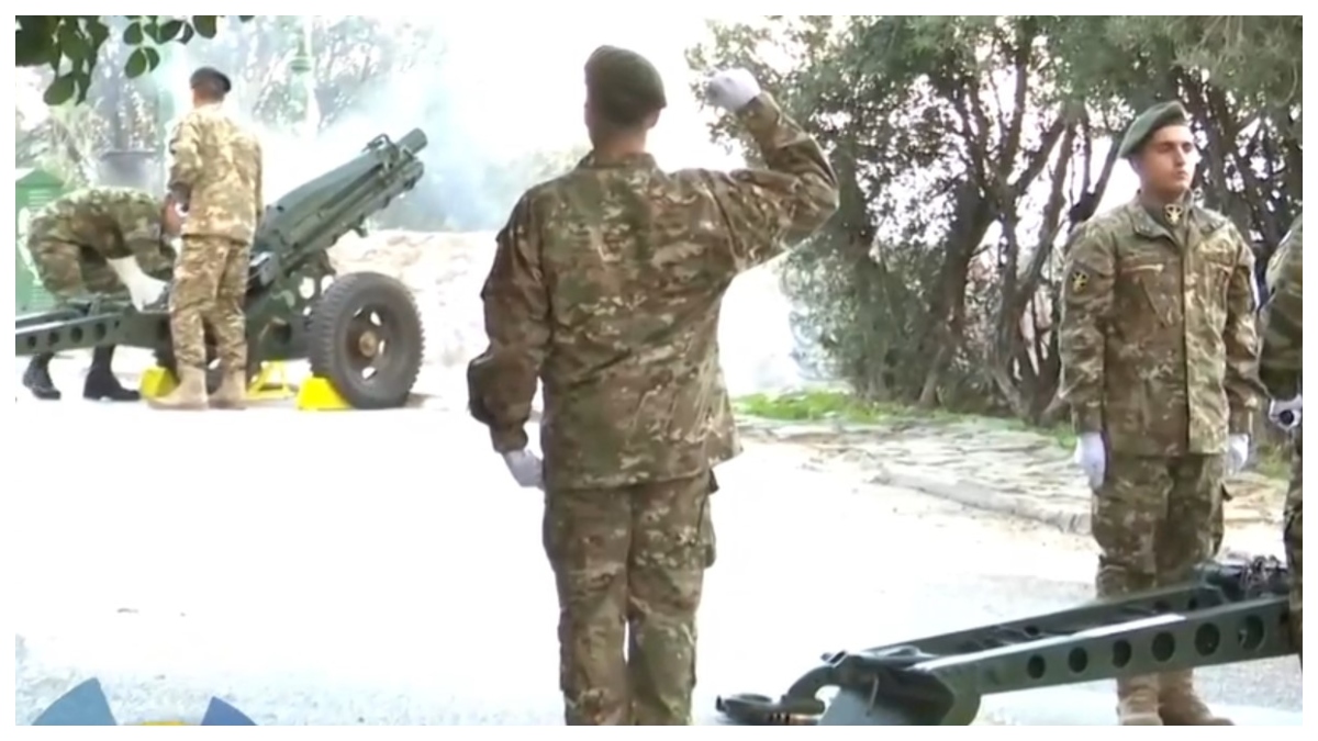 Με κανονιοβολισμούς στον Λυκαβηττό ξεκίνησε ο εορτασμός – Στις 11:00 η μαθητική παρέλαση στην Αθήνα