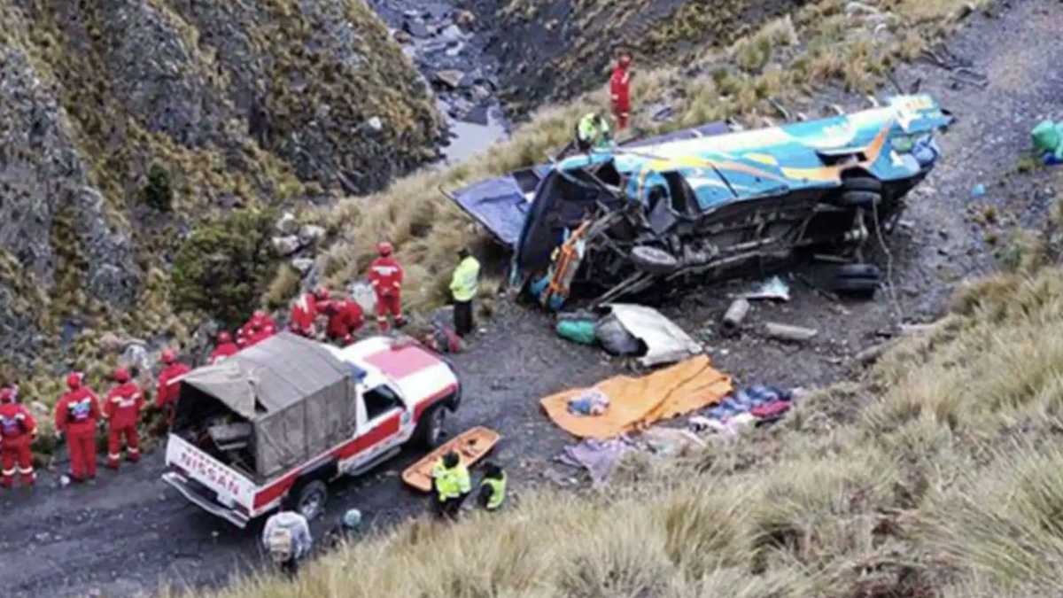 Βολιβία: Τουλάχιστον 16 νεκροί σε τροχαίο με λεωφορείο