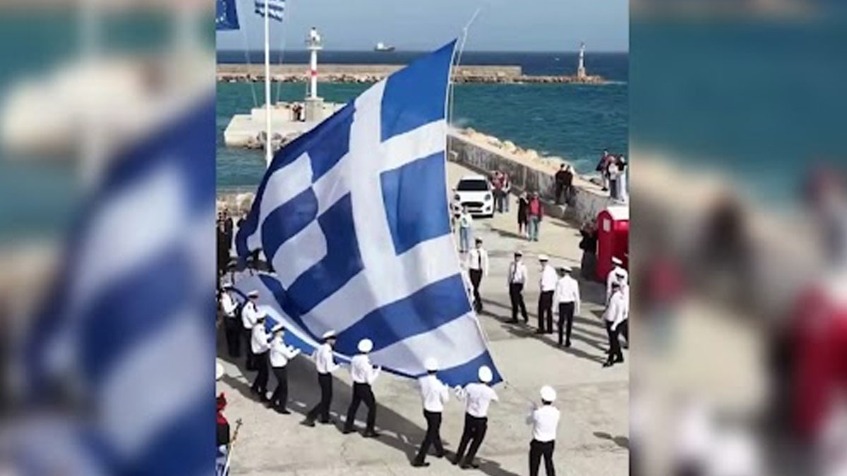 Τεράστια ελληνική σημαία μήκους 150 μέτρων κυματίζει στο λιμάνι της Χίου