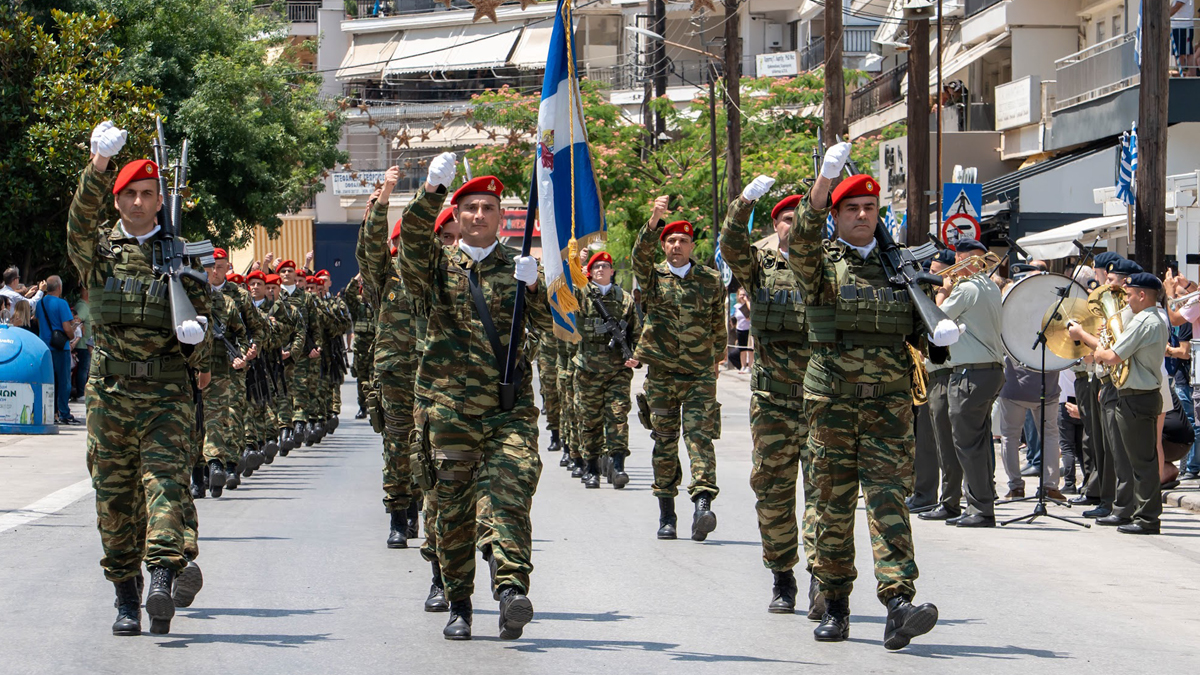 «’Εκλεψαν την παράσταση» τα νέα οπλικά συστήματα στην στρατιωτική παρέλαση της Θεσσαλονίκης