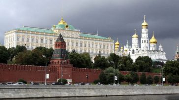 Στη φυλακή νεαρή μουσικός του δρόμου για τραγούδια κατά του Κρεμλίνου Στη φυλακή νεαρή μουσικός του δρόμου για τραγούδια κατά του Κρεμλίνου