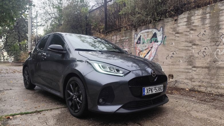 Δοκιμάζουμε το Mazda 2 Hybrid και ξεχνάμε τι πάει να πει… βενζινάδικο 