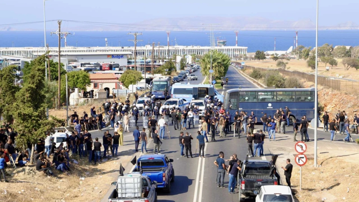 Κλείνουν δρόμους στην Κρήτη οι αγρότες