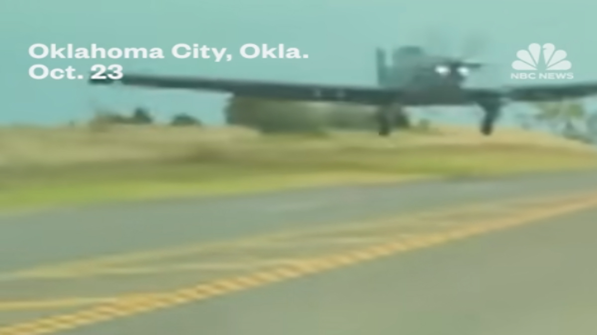 ΗΠΑ: Αεροπλάνο προσγειώθηκε σε εθνική οδό της Οκλαχόμα – Βίντεο