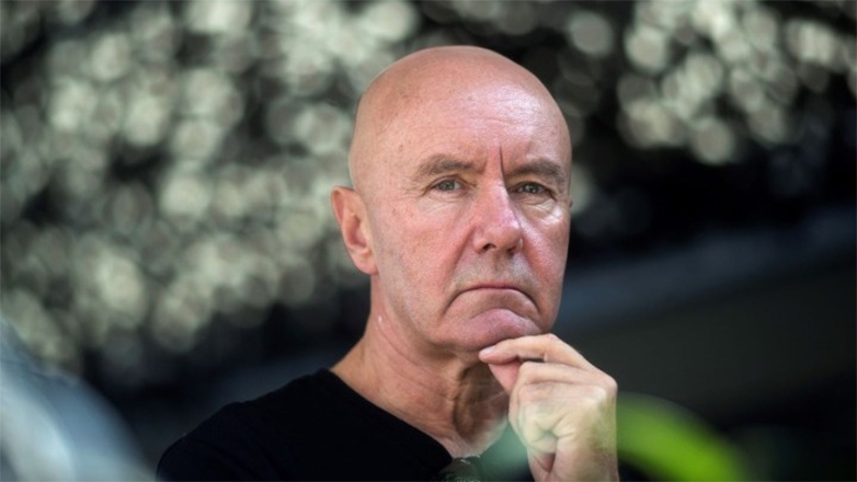 Ίρβιν Γουέλς: «Γινόμαστε σκλάβοι της τεχνολογίας»