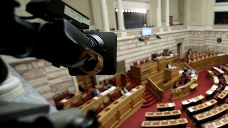 Boυλή: Ψηφίστηκε το ερανιστικό νομοσχέδιο Boυλή: Ψηφίστηκε το ερανιστικό νομοσχέδιο