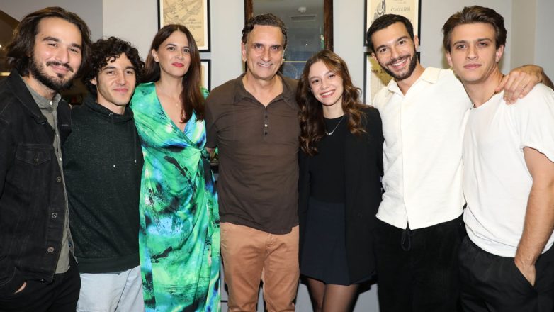 «Τελευταία Έξοδος-Ρίτα Χέιγουορθ»: Ποιοι celebrities βρέθηκαν στην πρεμιέρα της παράστασης – Φωτογραφέις