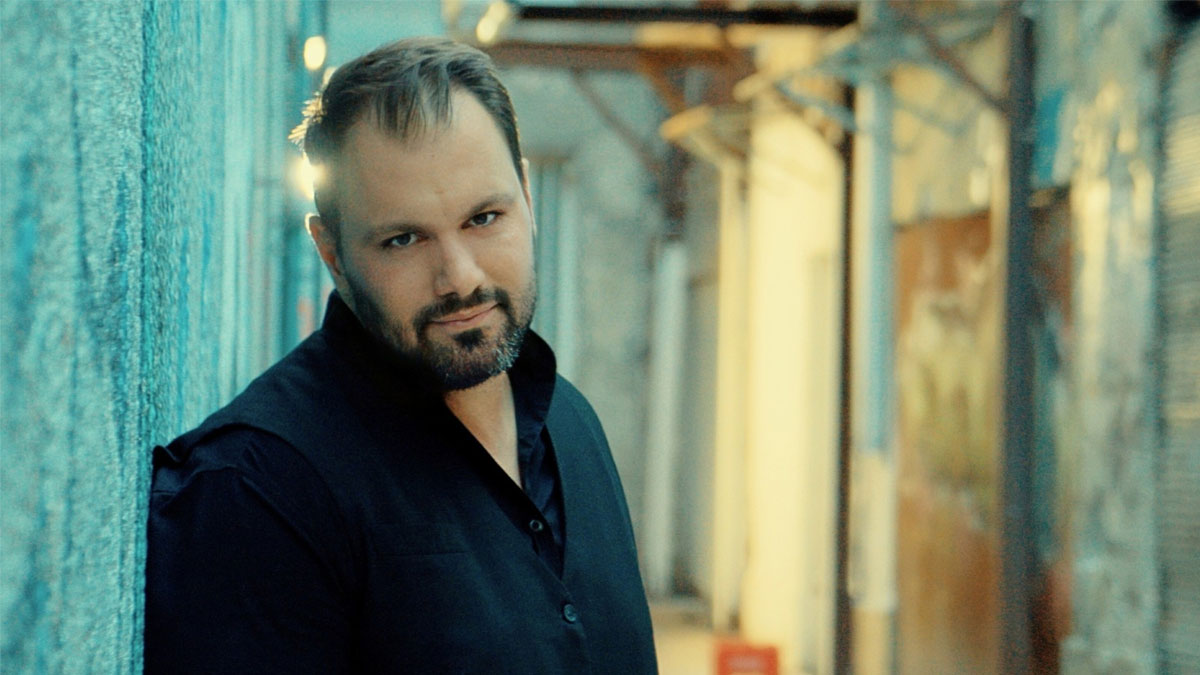 Ο Νίκος Κυπριώτης ερμηνεύει μεγάλη επιτυχία των Κυριάκου Παπαδόπουλου-Ηλία Φιλίππου!