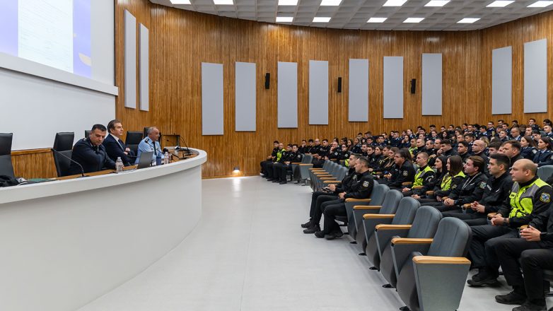 Χρυσοχοΐδης: Είμαστε παρόντες στους δρόμους Χρυσοχοΐδης: Είμαστε παρόντες στους δρόμους