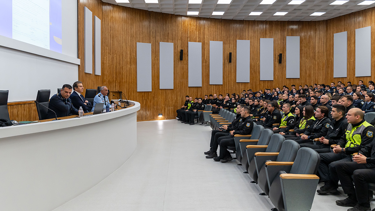 Χρυσοχοΐδης: Είμαστε παρόντες στους δρόμους