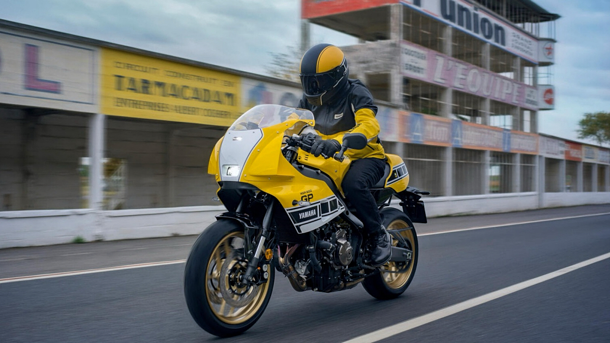 Η Επιστροφή του «Βασιλιά»: Yamaha XSR900 GP 2026