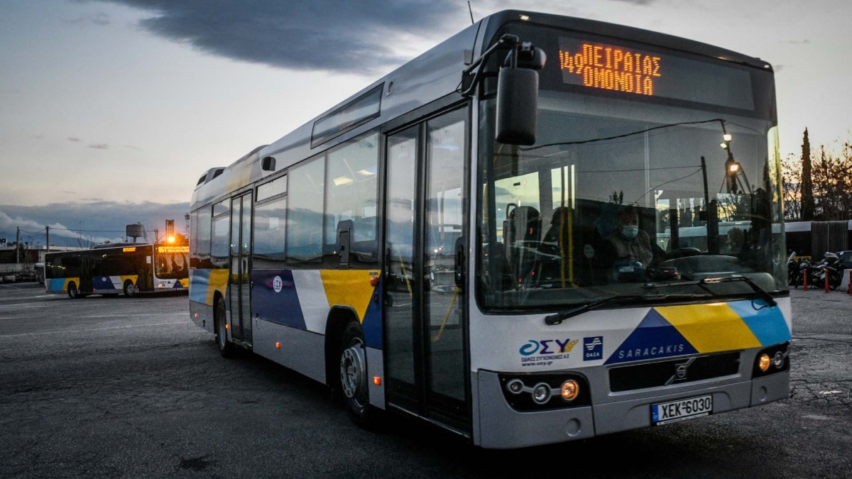 Σε σοβαρή κατάσταση η 72χρονη που παρασύρθηκε από λεωφορείο στον Πειραιά