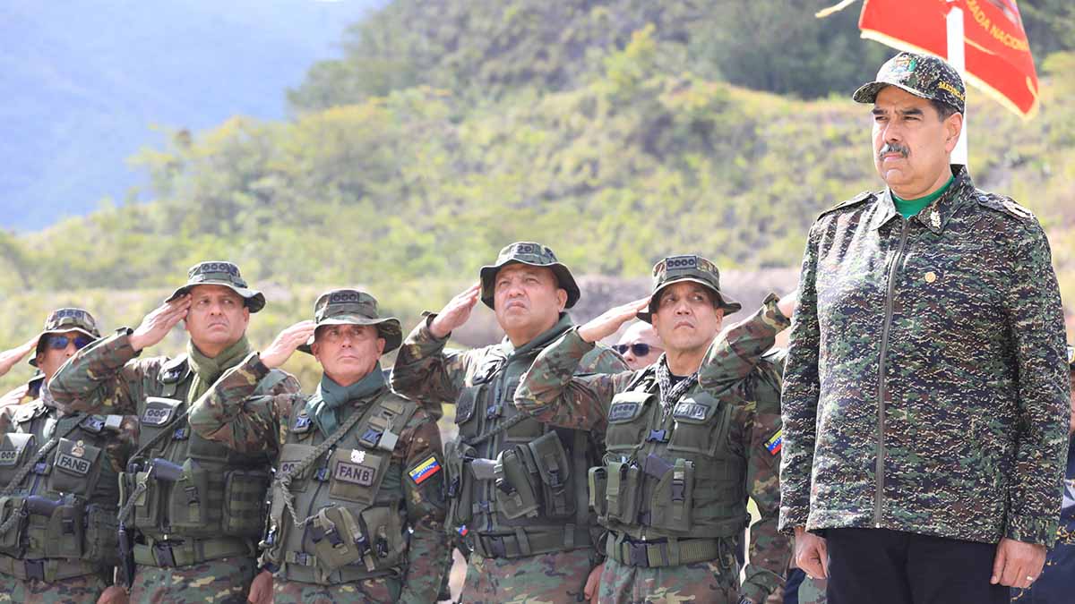 Η Βενεζουέλα στο χείλος του πολέμου με τις ΗΠΑ – Όπλα από τον Πούτιν ζήτησε ο Μαδούρο