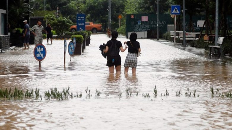 Βιετνάμ: Στους 13 οι νεκροί από τις πλημμύρες Βιετνάμ: Στους 13 οι νεκροί από τις πλημμύρες