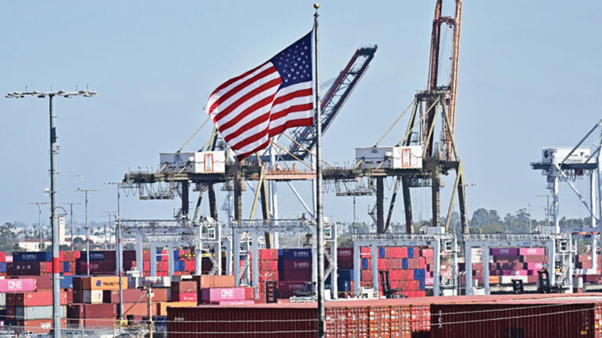 ΗΠΑ: Σε ισχύ από σήμερα οι επιπλέον δασμοί στα εισαγόμενα φορτηγά και λεωφορεία