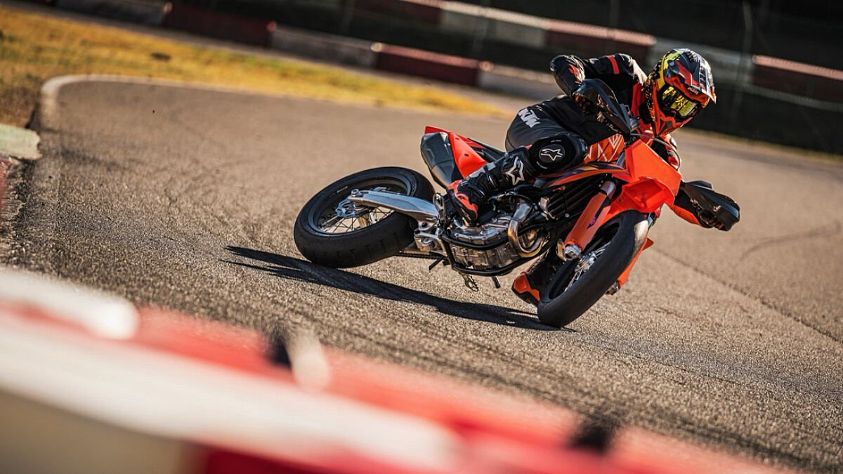 Νέα KTM 450 SMR για το 2026 με καλύτερο έλεγχο της ολίσθησης!