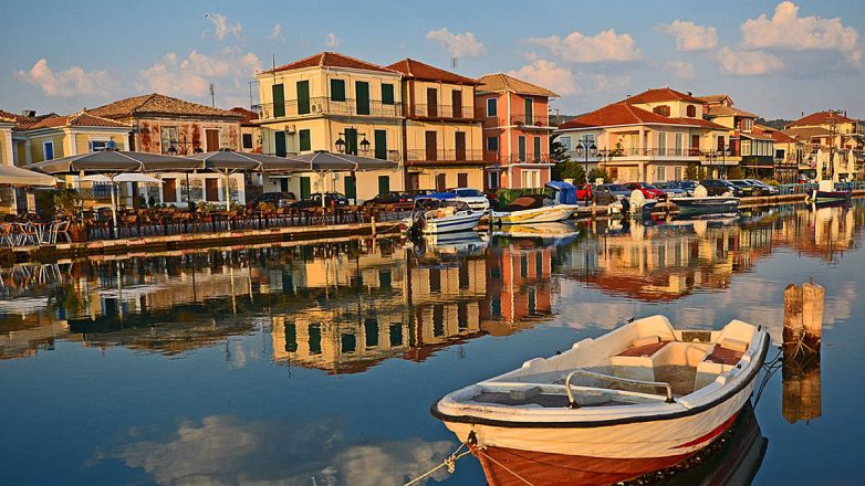 Ελληνικός τουρισμός: Προς νέα ρεκόρ το 2025, σύμφωνα με την ΤτΕ