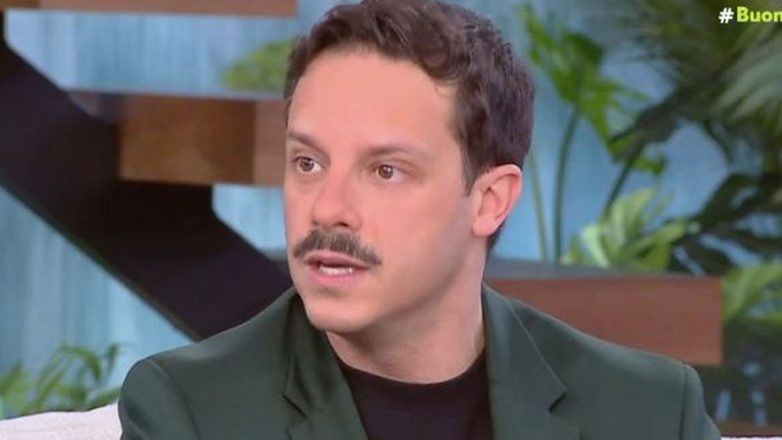 Ο Δημήτρης Μακαλιάς για την ακύρωση της παράστασης «Πες το Ψέματα» λόγω της απουσίας γυναικών κωμικών από το καστ