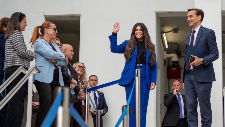 Κίμπερλι Γκίλφοϊλ: Η πρώτη της γνωριμία με το προσωπικό της Πρεσβείας Κίμπερλι Γκίλφοϊλ: Η πρώτη της γνωριμία με το προσωπικό της Πρεσβείας