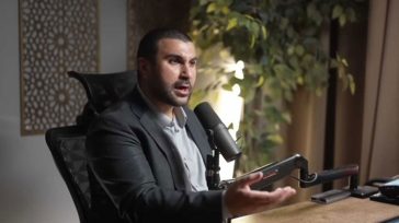 Το Αμερικανικό δικαστήριο αμφισβητεί τη νομιμότητα της κράτησης του φιλοπαλαιστίνιου Βρετανού δημοσιογράφου