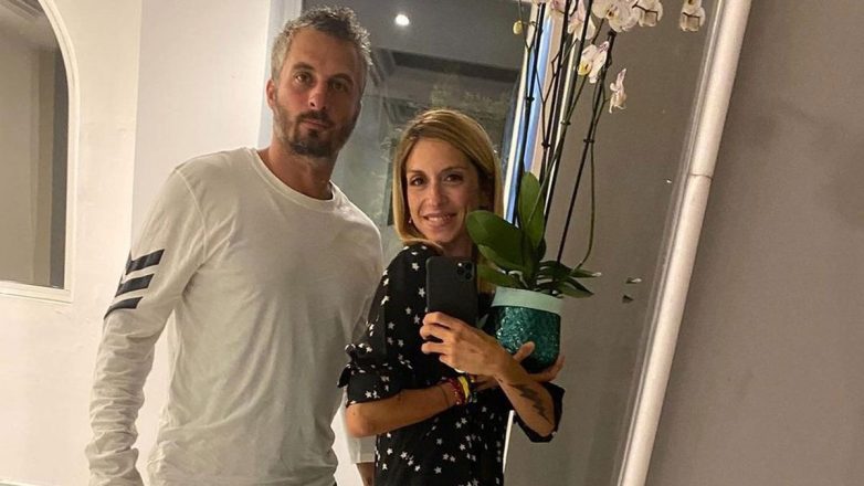 Σοφία Καρβέλα: Η σπάνια φωτογραφία με τον πρώην σύζυγό της, Θανάση Πανουργιά και τους δύο γιους τους