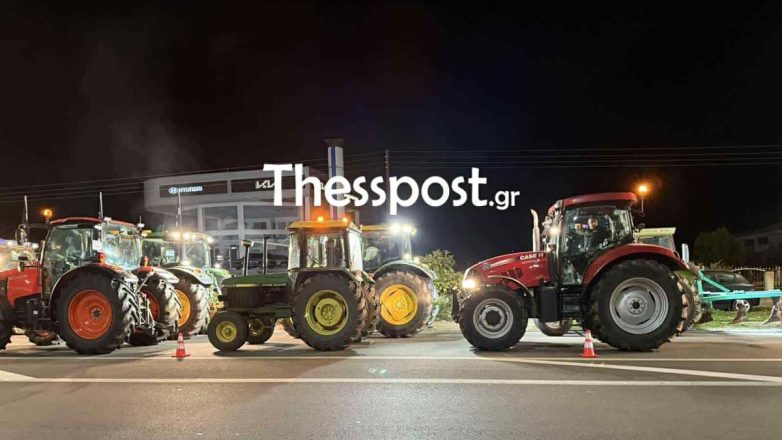 Έβρος: Αγρότες στήνουν τρακτέρ στο αεροδρόμιο της Κομοτηνής