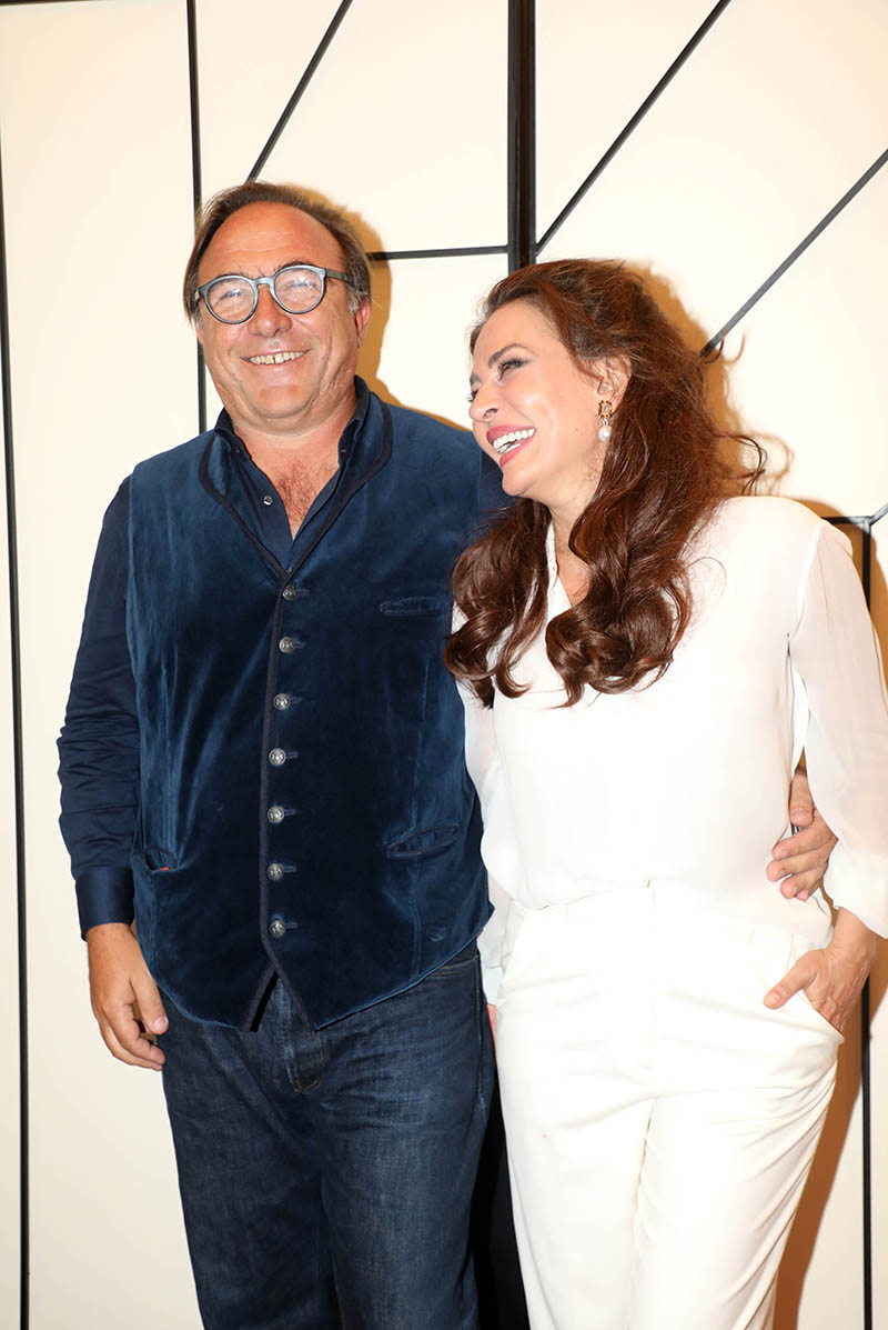 Πέτρος Κόκκαλης: Καμάρωσε τη σύζυγό του, Δήμητρα Ματσούκα στην πρεμιέρα της παράστασης «Η Κόμισσα της Φάμπρικας»