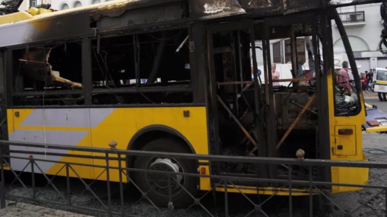 Φωτιά από μηχανική βλάβη σε τρόλεϊ στο κέντρο της Αθήνας Φωτιά από μηχανική βλάβη σε τρόλεϊ στο κέντρο της Αθήνας