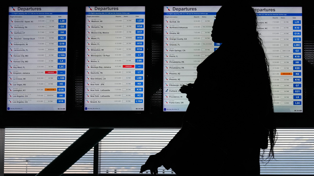 ΗΠΑ: Για «μαζικό χάος» στις αερομεταφορές προειδοποιεί ο υπουργός Μεταφορών, εάν συνεχιστεί το shutdown