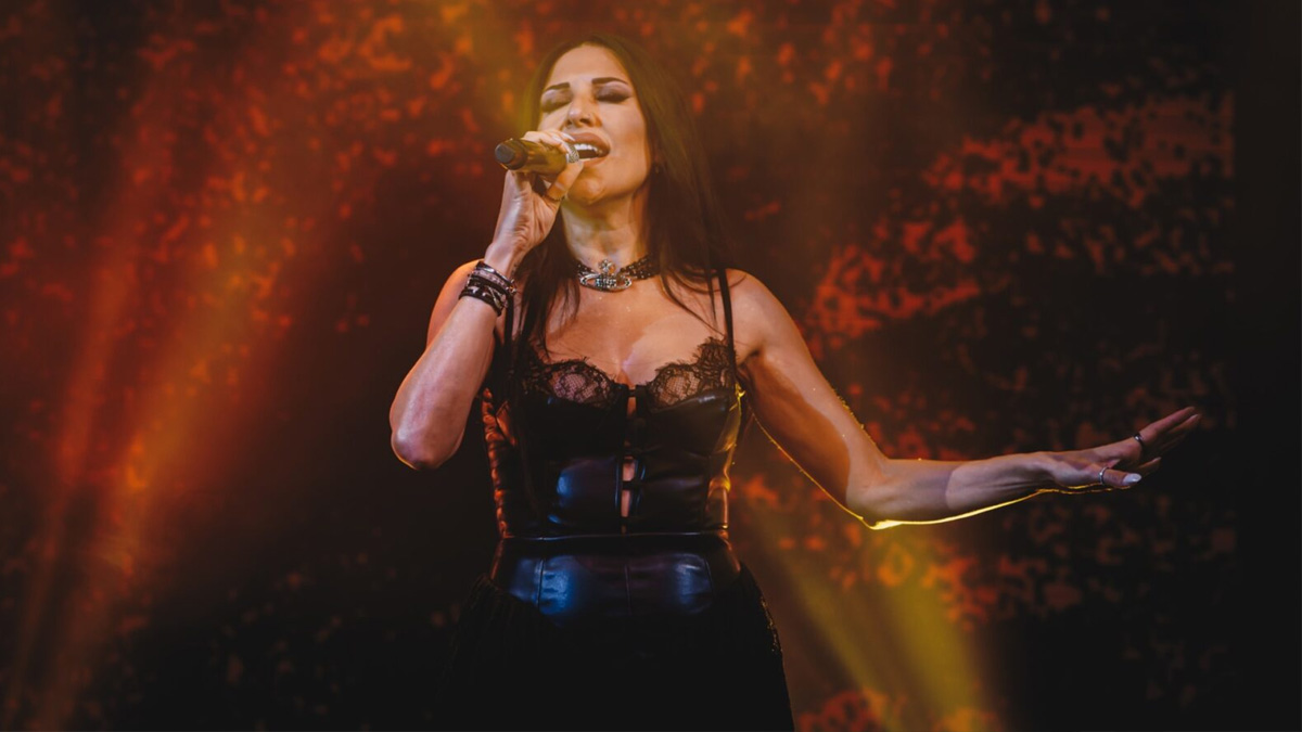 Η Μαρία Ιακώβου φέρνει τα… Μαύρα Μεσάνυχτα στην Πάτρα!