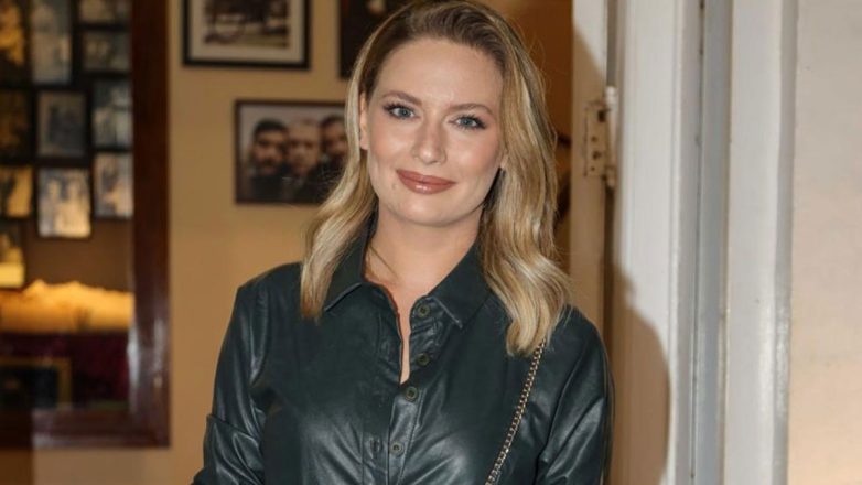 Ντόρα Μακρυγιάννη: Τράκαρε την ώρα που πήγαινε στη δουλειά της! Ντόρα Μακρυγιάννη: Τράκαρε την ώρα που πήγαινε στη δουλειά της!