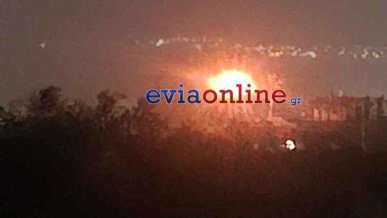 Χαλκίδα: Φωτιά σε κολώνα της ΔΕΗ από τους κεραυνούς Χαλκίδα: Φωτιά σε κολώνα της ΔΕΗ από τους κεραυνούς