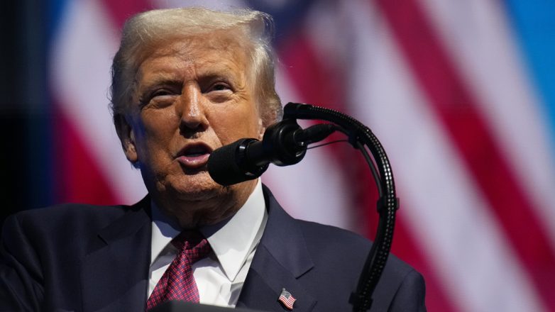 Σε ενδεχόμενο σχέδιο αποπυρηνικοποίησης μαζί με τη Ρωσία και την Κίνα αναφέρθηκε ο Τραμπ Σε ενδεχόμενο σχέδιο αποπυρηνικοποίησης μαζί με τη Ρωσία και την Κίνα αναφέρθηκε ο Τραμπ