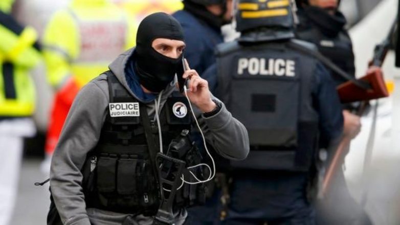 Αυτοκίνητο έπεσε πάνω στο πλήθος σε νησί της Βρετάνης – Τουλάχιστον 10 τραυματίες Αυτοκίνητο έπεσε πάνω στο πλήθος σε νησί της Βρετάνης – Τουλάχιστον 10 τραυματίες