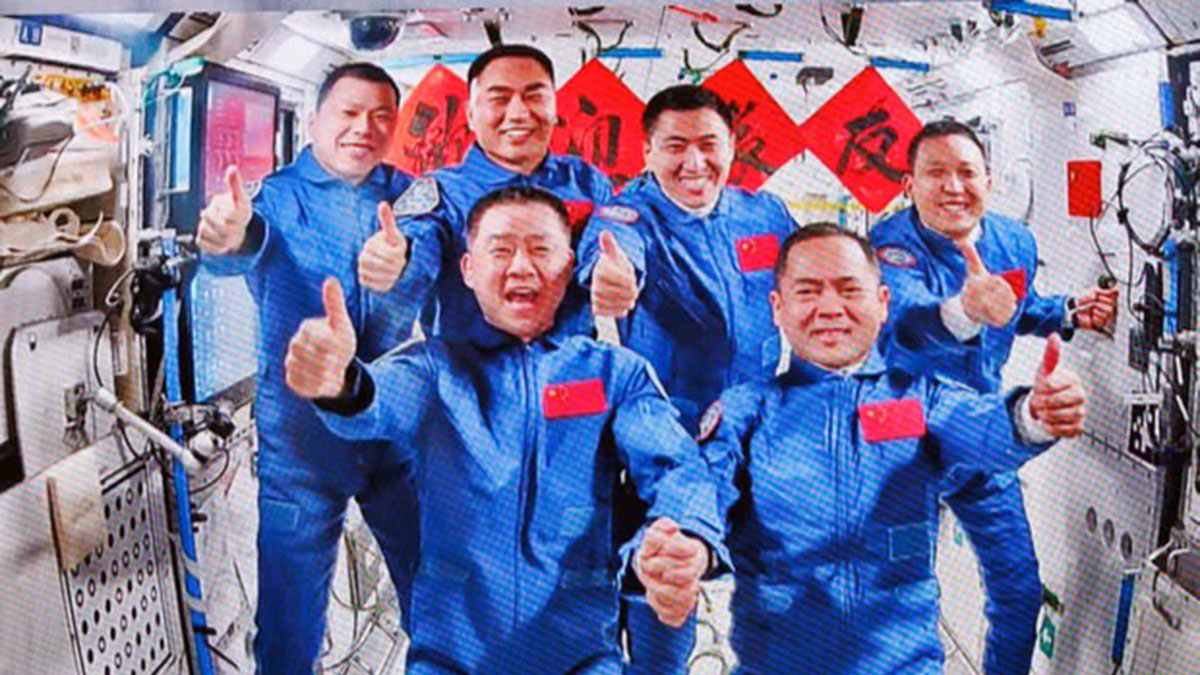 Διαστημικό «συντρίμμι» ανέβαλε την επιστροφή των Κινέζων αστροναυτών
