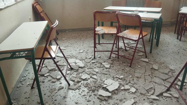 Έπεσαν σοβάδες σε αίθουσα Δημοτικού Σχολείου στο Πόρτο Ράφτη Έπεσαν σοβάδες σε αίθουσα Δημοτικού Σχολείου στο Πόρτο Ράφτη