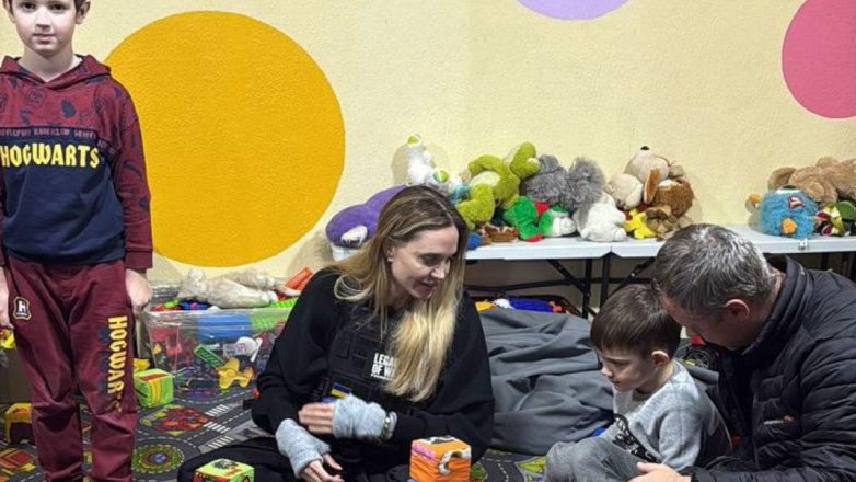 Ουκρανία: Επίσκεψη – έκπληξη της Αντζελίνα Τζολί στη Χερσώνα