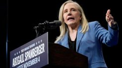 Νέα κυβερνήτης της Βιρτζίνια η Δημοκρατική Άμπιγκεϊλ Σπάνμπεργκερ