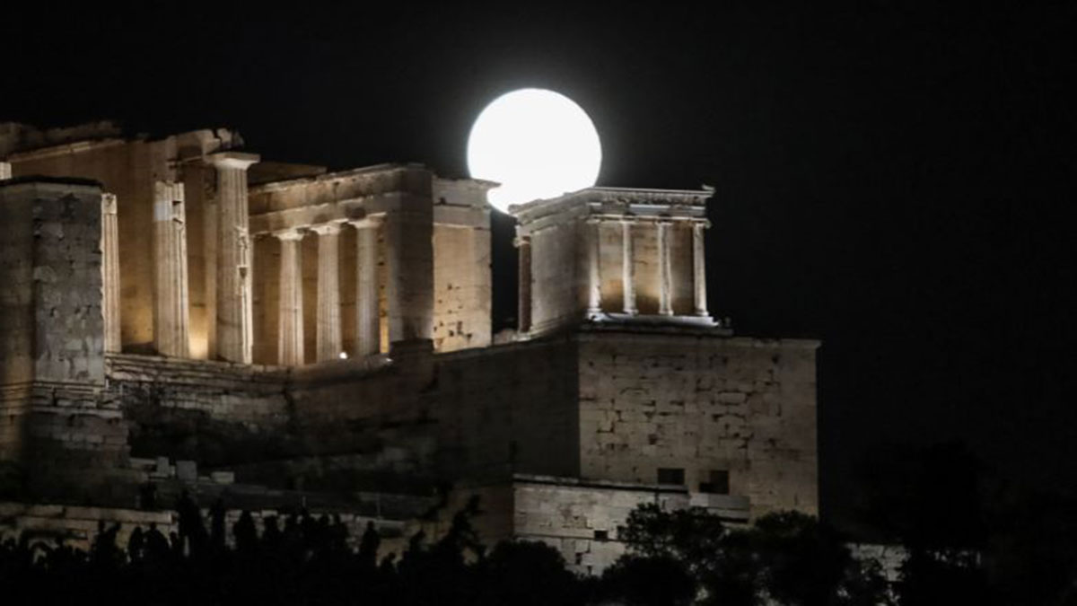 Απόψε η μεγαλύτερη πανσέληνος της χρονιάς