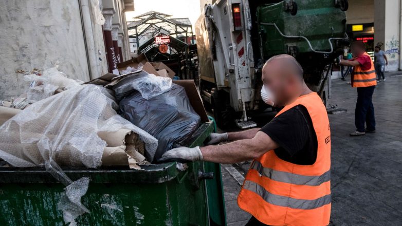 Βόνιτσα: Εργάτης καθαριότητας νοσηλεύεται στη ΜΕΘ μετά από πτώση από απορριμματοφόρο