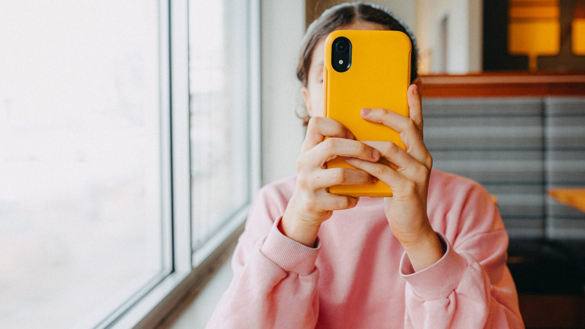 Δανία: Απαγόρευση της χρήσης social media για ανηλίκους κάτω των 15 ετών