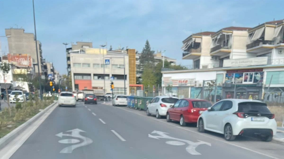 Λάρισα: Τρίχρονο αγοράκι παρασύρθηκε από αυτοκίνητο