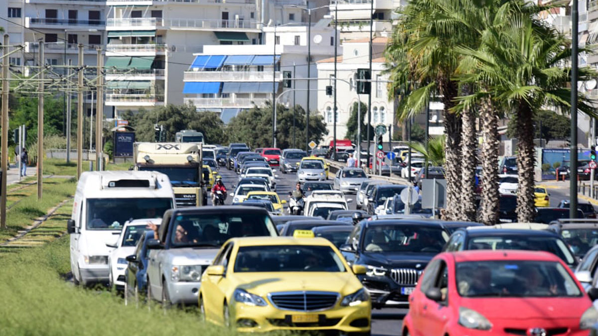 Καραμπόλα τεσσάρων οχημάτων με έναν τραυματία στη λεωφόρο Ποσειδώνος