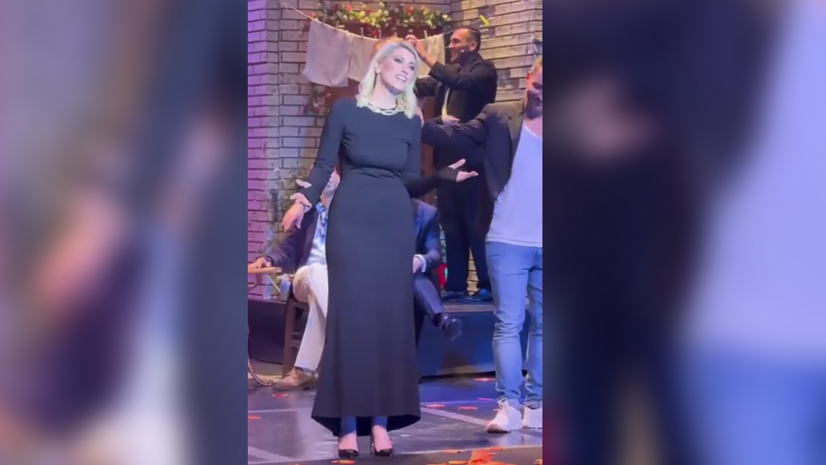 Ντεμπούτο της Σίας Κοσιώνη στο θεατρικό σανίδι του Κολλεγίου Αθηνών