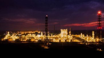 H Βουλγαρία υιοθετεί νόμο για να πάρει τον έλεγχο του διυλιστηρίου της Lukoil στο Μπουργκάς