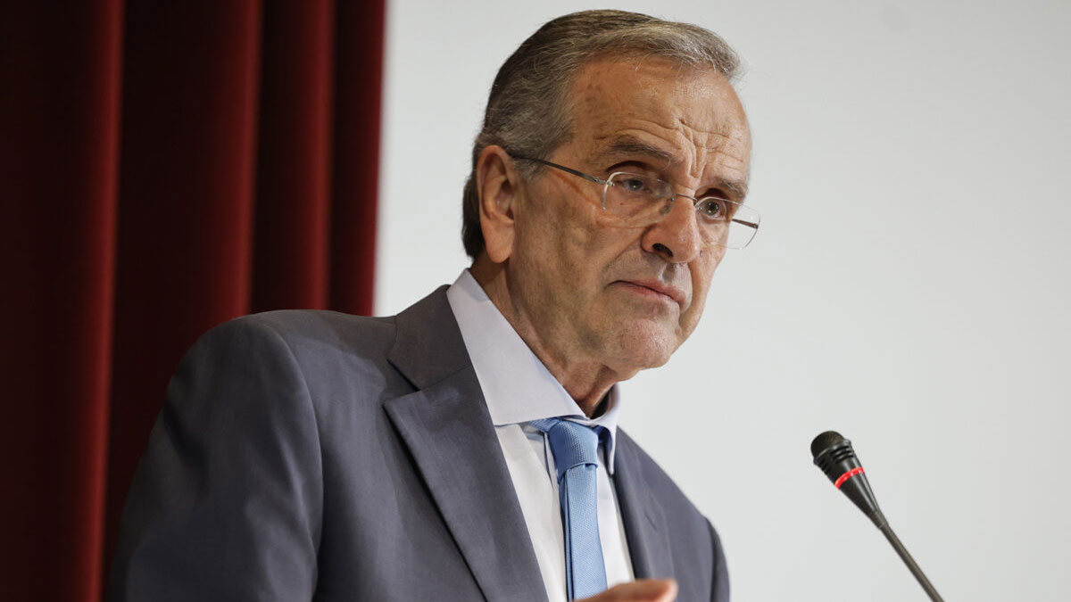 «Υβρίδιο σημιτικού ΠΑΣΟΚ με μπλε χρώμα η Νέα Δημοκρατία»