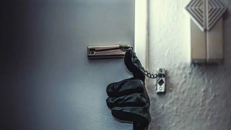 Ρόδος: Διαρρήκτης άδειασε κοσμηματοθήκη Ρόδος: Διαρρήκτης άδειασε κοσμηματοθήκη